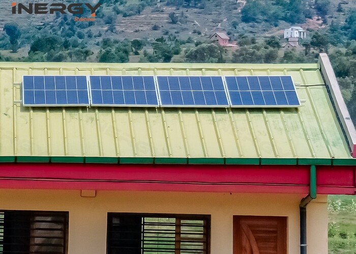 Installation kit solaire Madagascar avec panneau de base