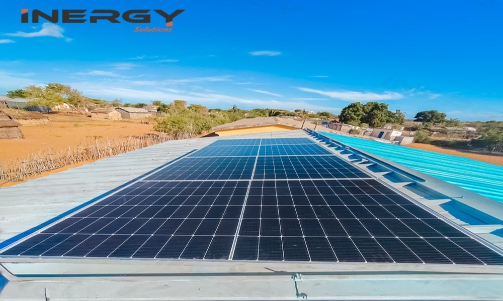 Installation kit solaire Madagascar avec panneau de base